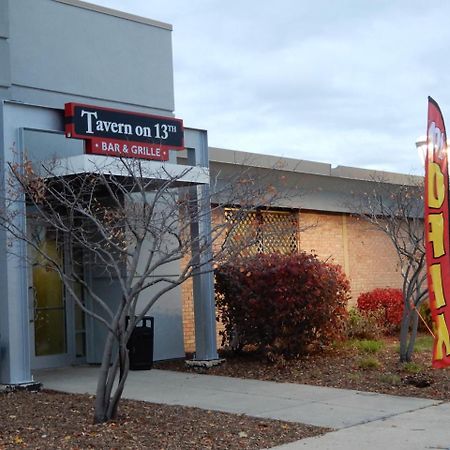 Clarion Hotel Milwaukee Airport 외부 사진