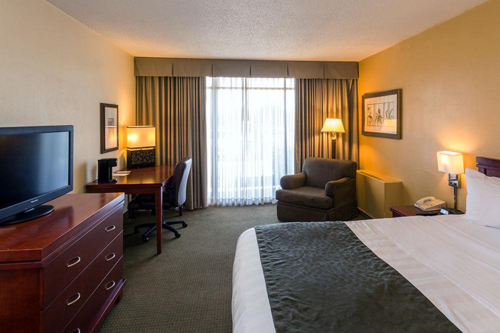 Clarion Hotel Milwaukee Airport 외부 사진