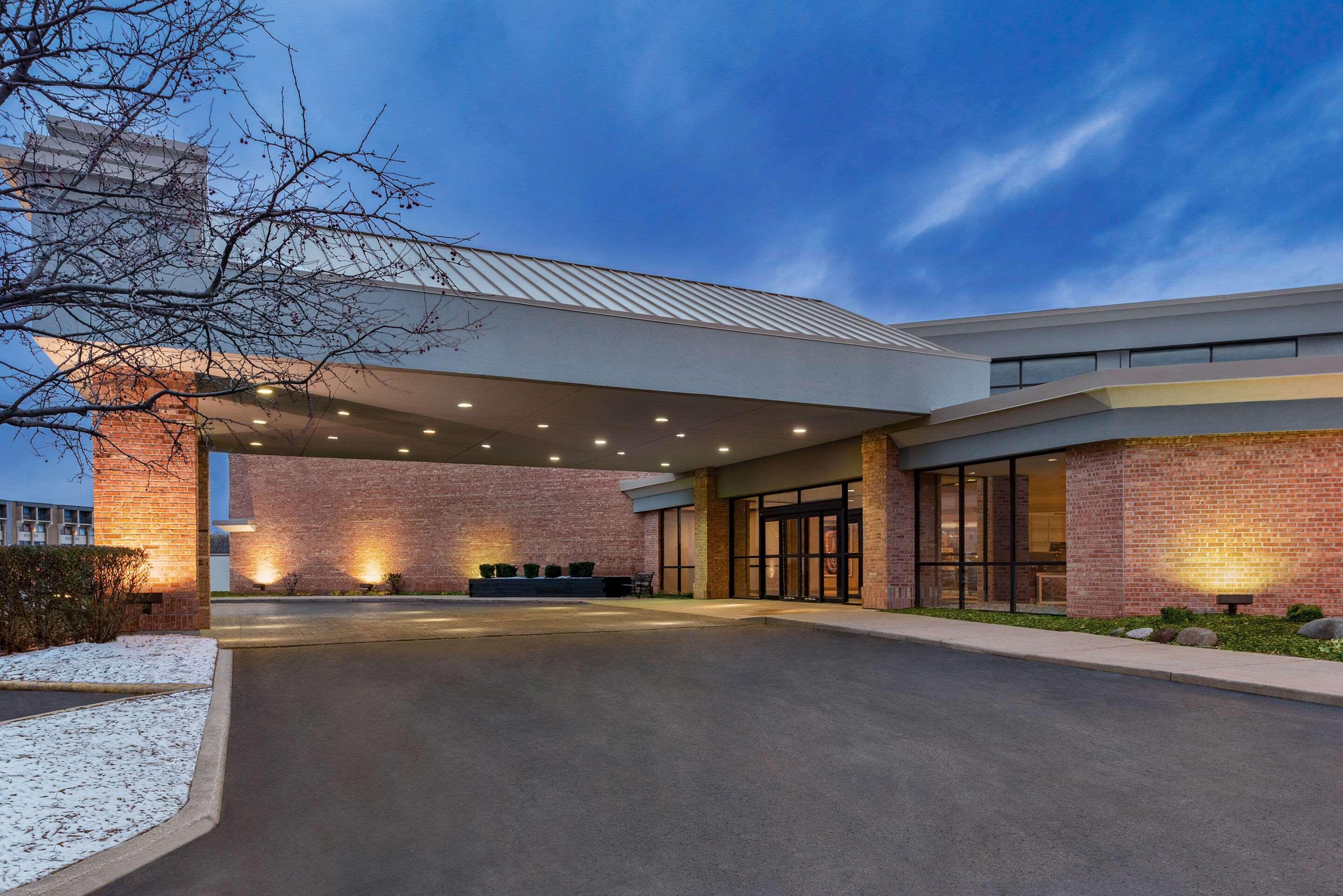 Clarion Hotel Milwaukee Airport 외부 사진