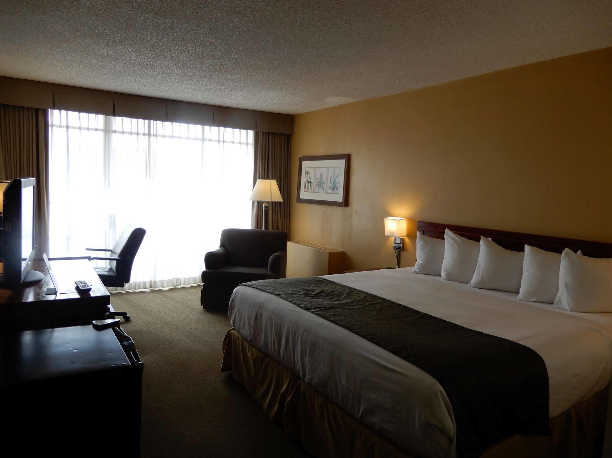 Clarion Hotel Milwaukee Airport 외부 사진